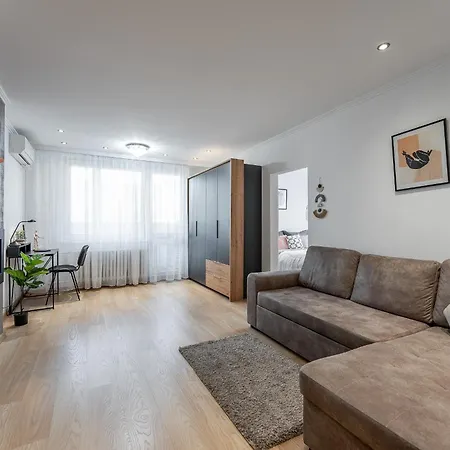 Palarikova Old App アパート