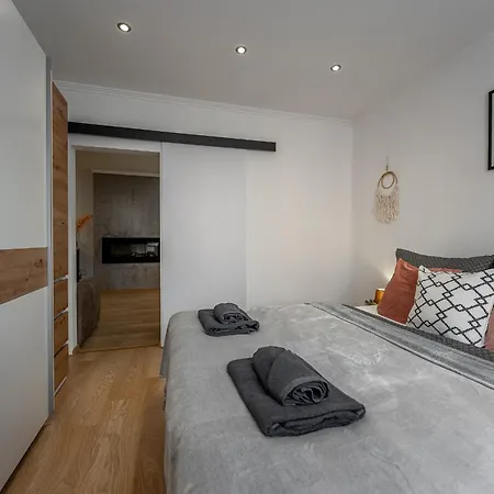 Palarikova Old App アパート